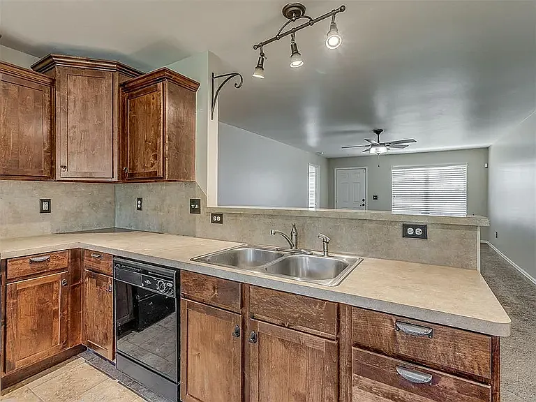 2505 Demotte Dr — Photo 4