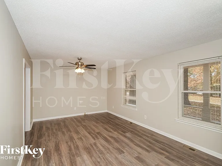 330 Navajo Pines Dr — Photo 2