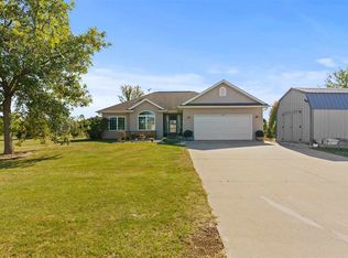 3129 Whispering Ridge Ln, Riverside, IA 52327