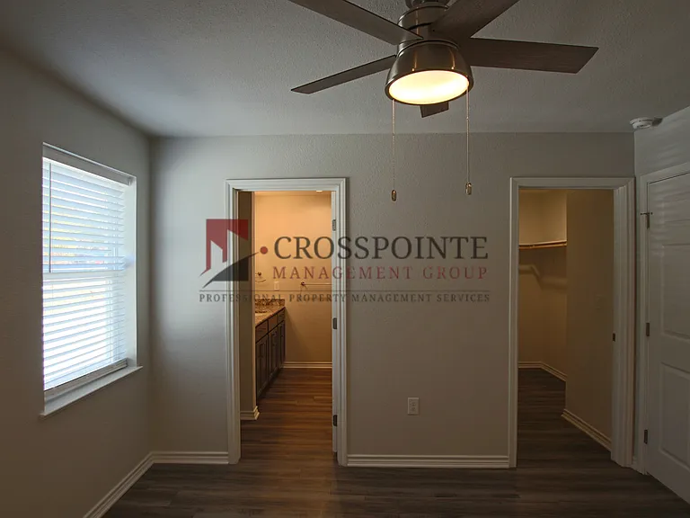 1927 Lindbergh Dr #301 — Photo 57