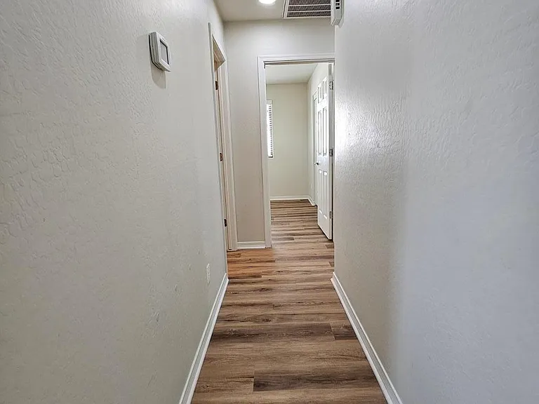 2204 W Le Marche Ave — Photo 6