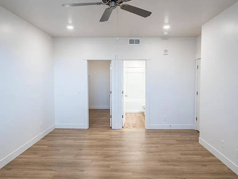 TRAIL HOLLOW APARTMENTS — Photo 34