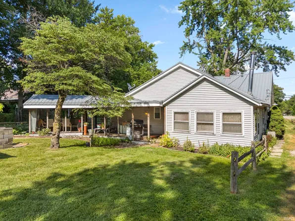 7547 Auburn Rd, Fort Wayne, IN 46825