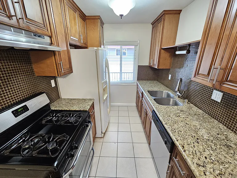 14620 Magnolia Blvd #5 — Photo 7