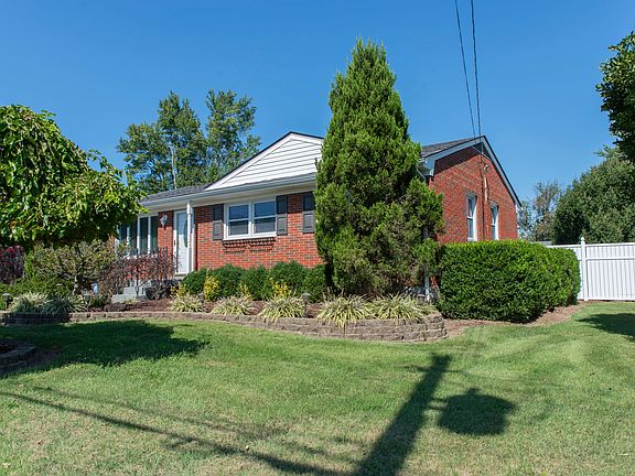3rd image of 6111 Manse Dr