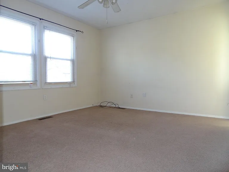 2074 Lake Grove Ln — Photo 20