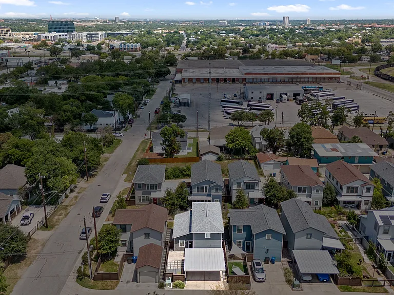 1114 N Olive St — Photo 38