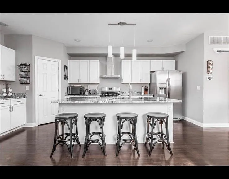 829 S Randolph St — Photo 3