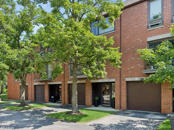 3843 Appian Way, Glenview, IL 60025