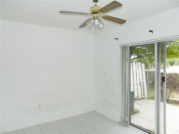 4th image of 9191 Fontainebleau Blvd #301