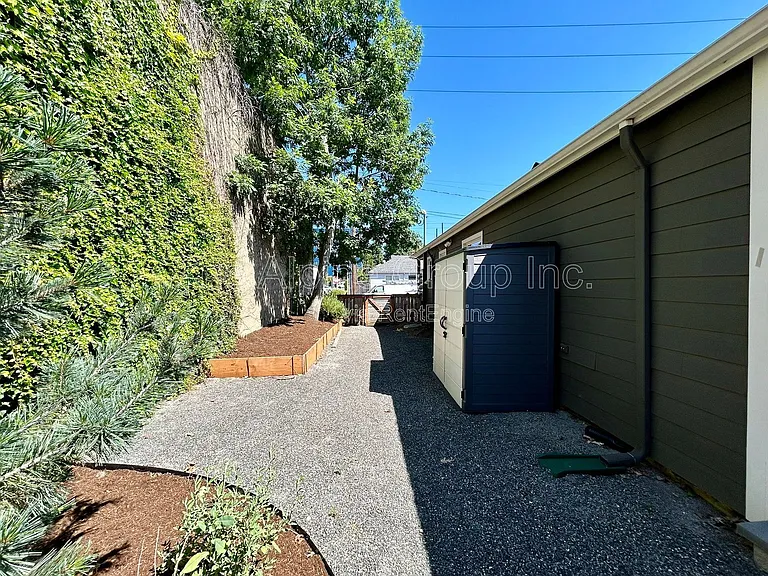 4831 N Maryland Ave #A — Photo 23