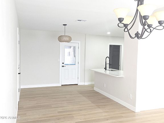5th image of 720 E FRANKLIN Avenue