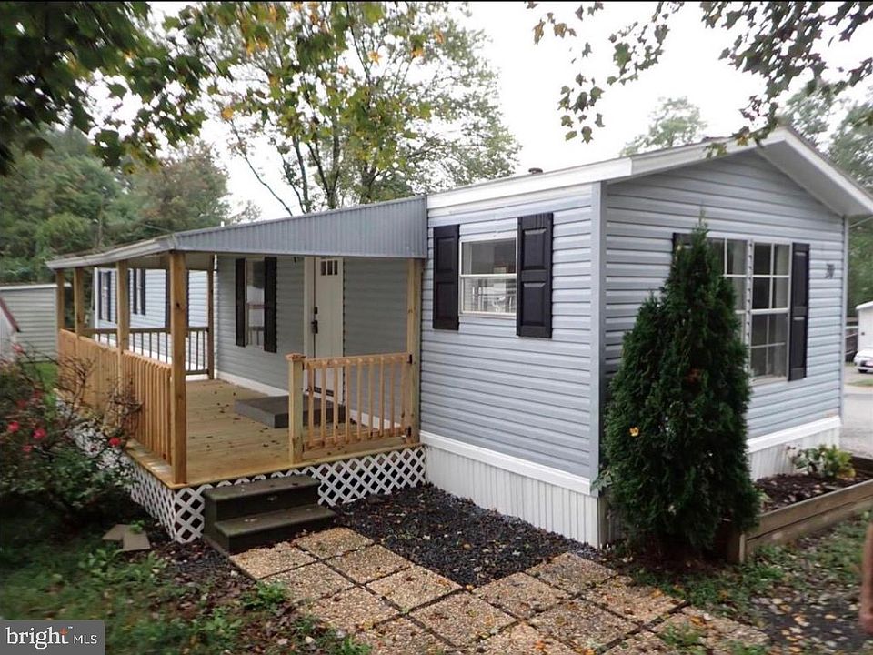 1st image of 20 Maplewood Dr
