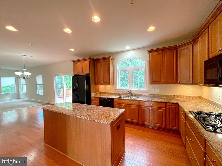 46895 Whittemoore Ct — Photo 9