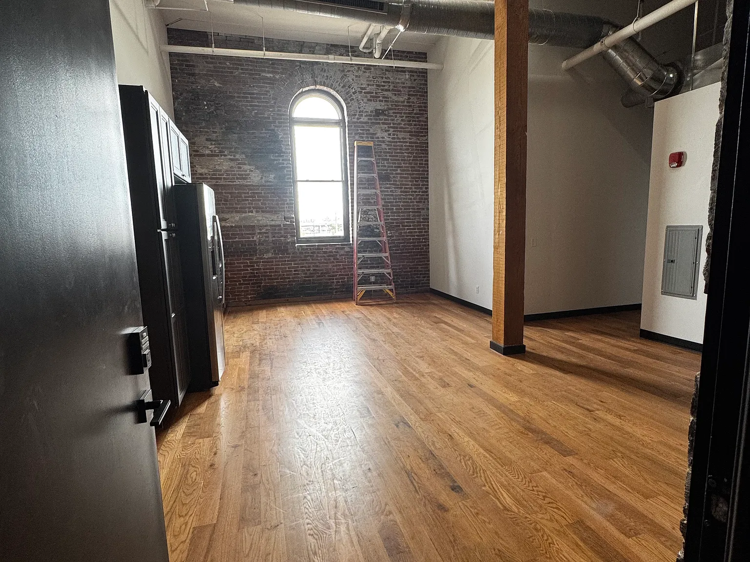 2 bed, 942 sqft, $2,000 — Photo 3
