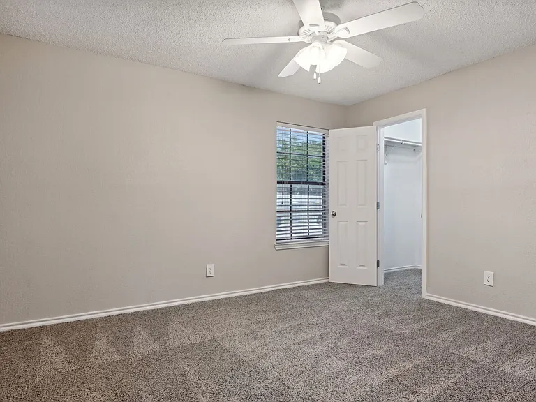 Blakely Apartments — Photo 27