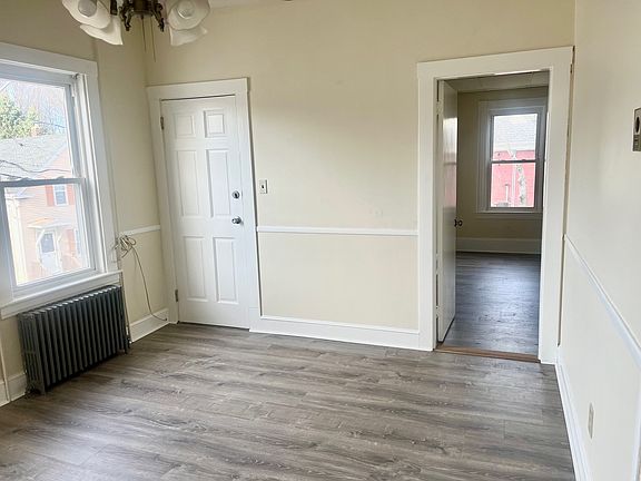 4th image of 473 N Warren Ave #2