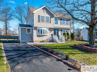 90 Semel Ave, Iselin, NJ 08830
