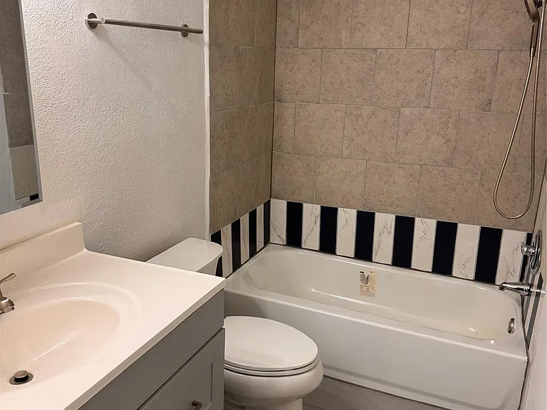 604 Briarclift Ln — Photo 10