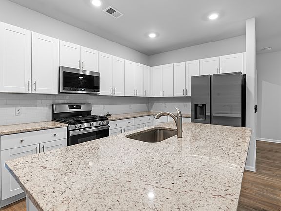 4th image of 301 Firewheel Ct