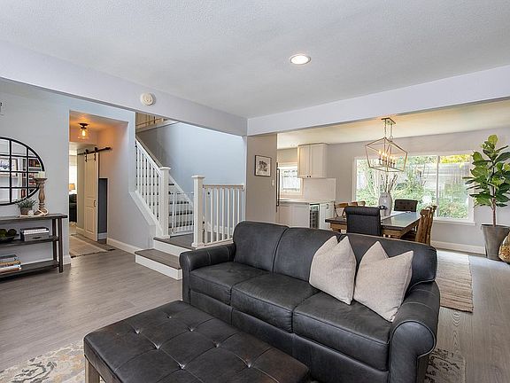 4th image of 3545 White Cliff Cir