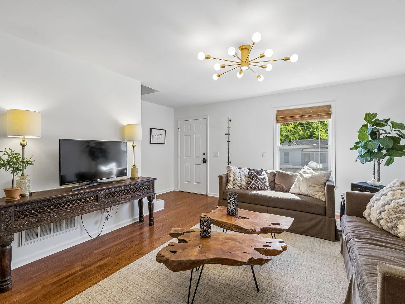 2 bed, 1.5 bath, 1190 sqft, $3,750 — Photo 3