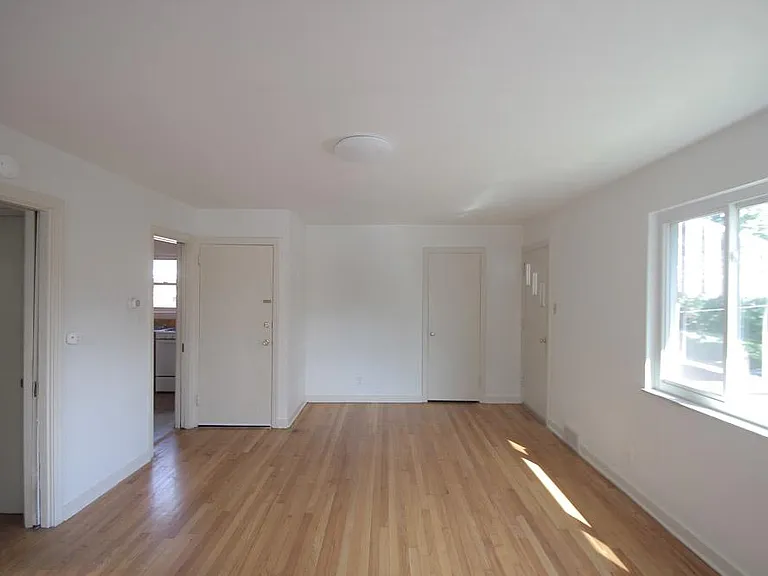 415 Franklin Ave #2 — Photo 10