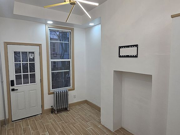3rd image of 70 Weirfield Street2nd Floor5th Brk