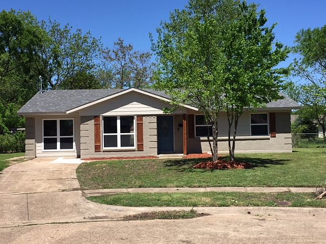 1st image of 3942 Lagoon Cir