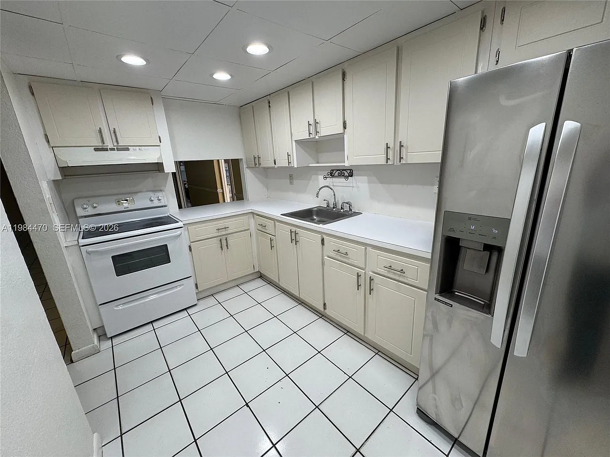 Building Photo - 505 NW 177th St #103