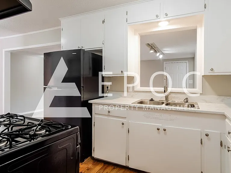 1933 W 49th Pl — Photo 2