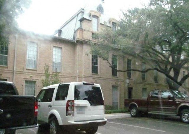 2nd image of 7711 Broadway St