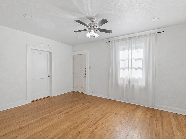 1202 E 29th St — Photo 34