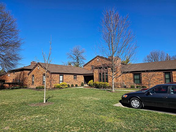 2nd image of 4260 Chaucer Ln