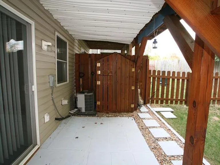 801 Merlins Way — Photo 3