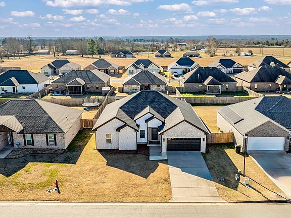 3rd image of 14 Clover Ridge Dr