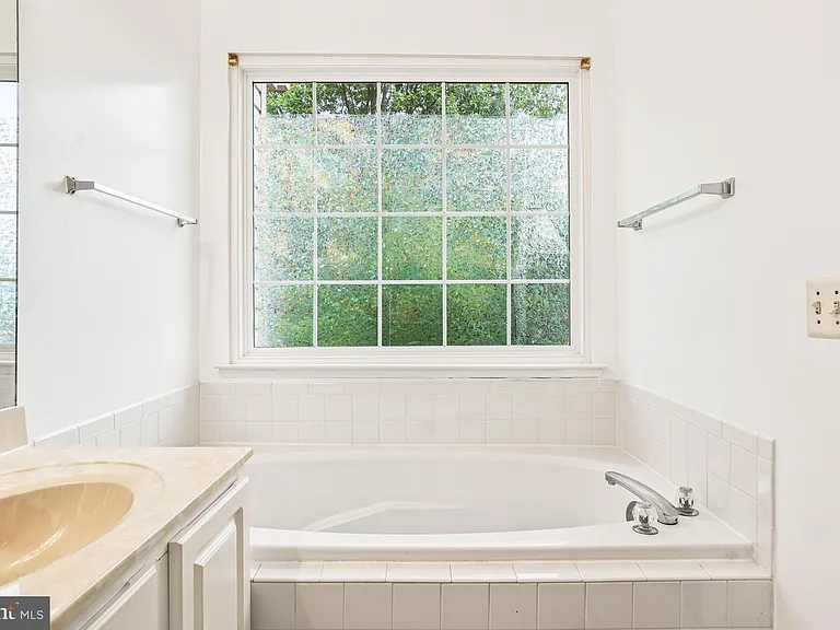 13711 Dunbar Ter — Photo 20