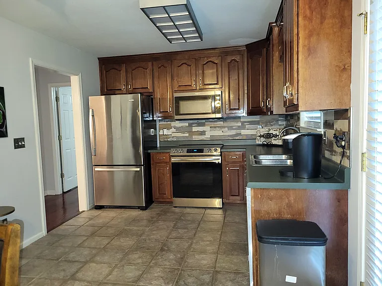 2115 Geneva Dr — Photo 6