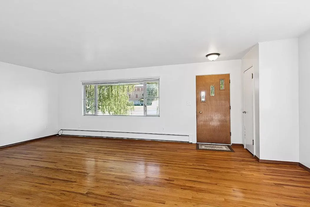 Building Photo - 810 5th St