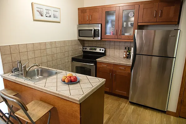 Rented by Easy Rental LLC | media 51