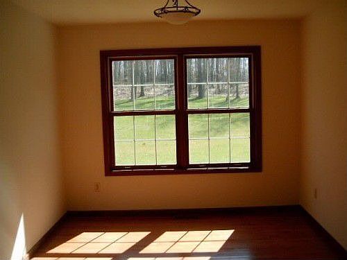 4th image of 221 Oakwood Dr