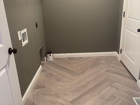 4th image of 704 Pleasant Meadow Ln