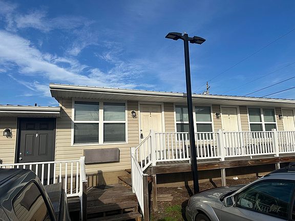 2nd image of 1415 Lancaster St #100