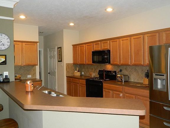 4th image of 7420 Hollow Cove Ct
