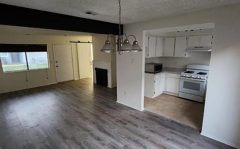 209 Toronto Ave #3 — Photo 1