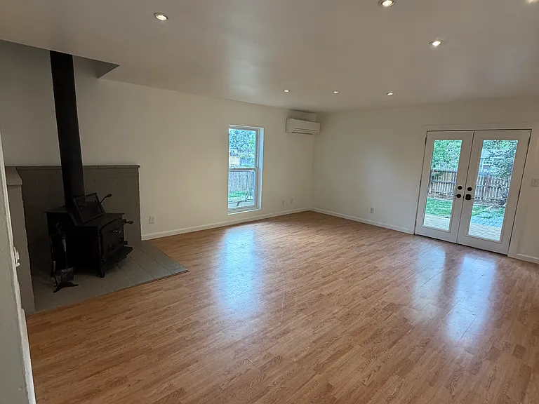 780 Excalibur St — Photo 11