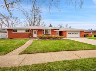 14370 Appletree Ln, Fenton, MI 48430