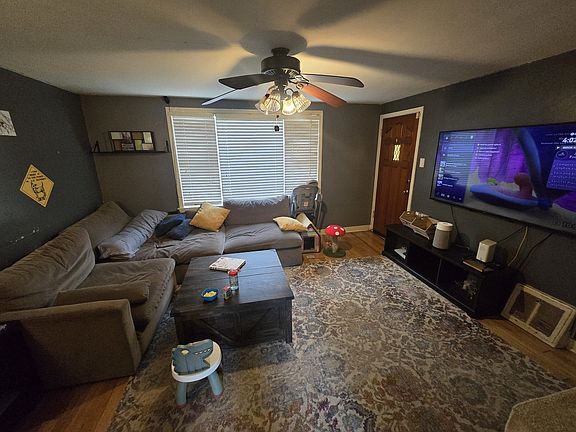 3rd image of 1640 N Prairie Ave
