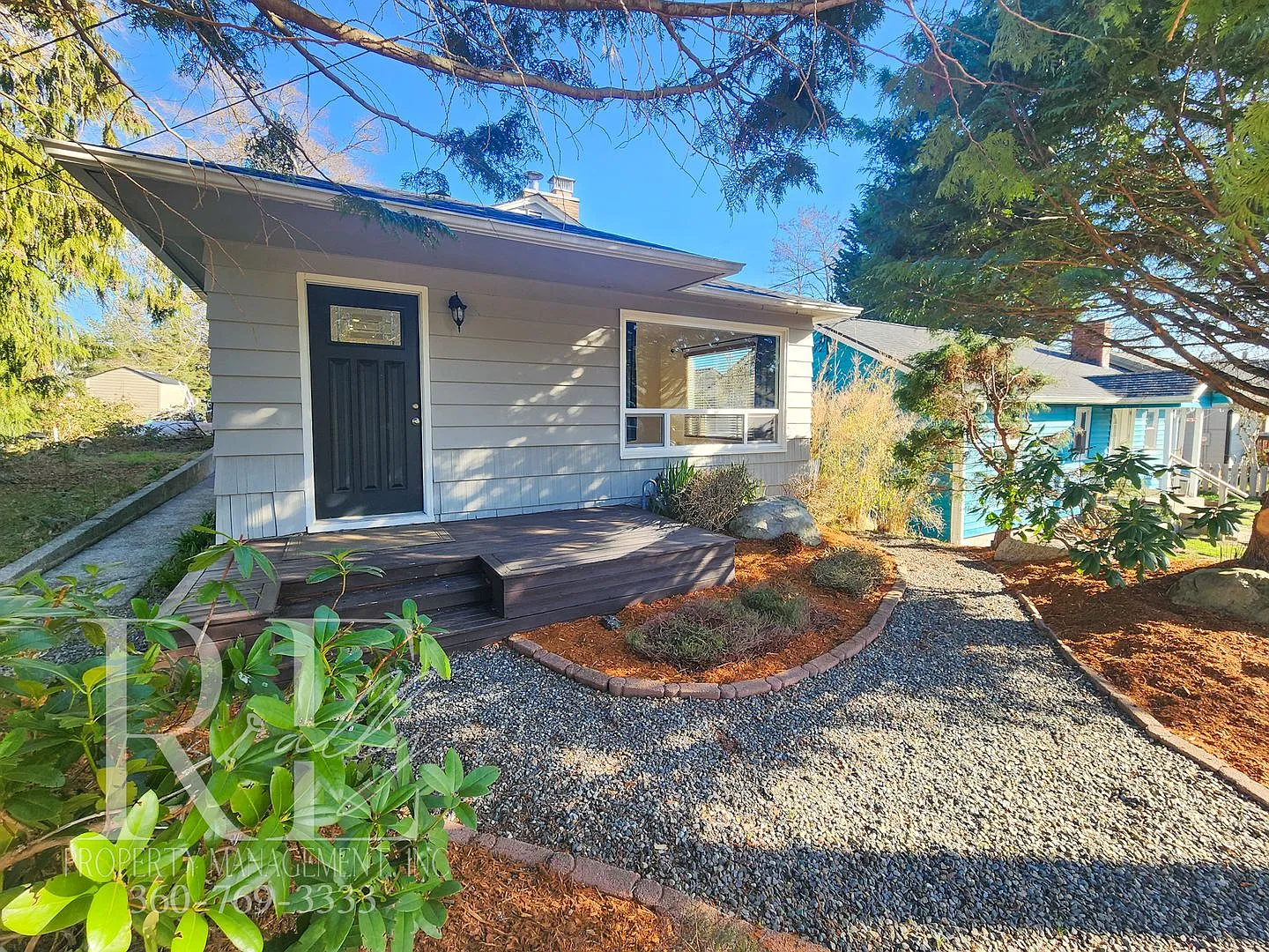 Clean Captivating Private Home — Photo 1