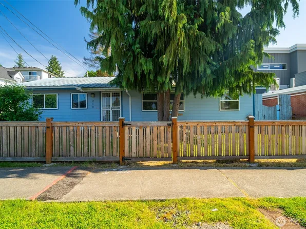 310 E Division Street, Arlington, WA 98223